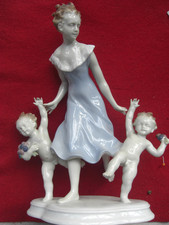 Mädchen mit Amoretten