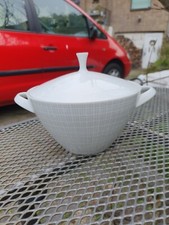 20 / Suppenterrine mit Deckel