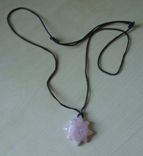 NEU Kette Halskette Lederband Anhänger rosa Sonne mit Gesicht Honigcalzit Stein