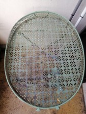 Grüner Metall Tisch für den Balkon oder Garten 