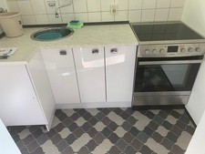 Küchenzeile mit Elektroherd Und Ofen, Nur 3x In Gebrauch dann abgebaut