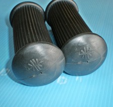 Kreidler Florett RMC K54 1 Paar Fußrastengummi mit Emblem OE 15.31.00 HQ NEU