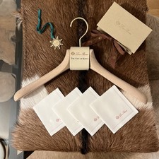 Echte Loro Piana-Geschenk Set Kleiderbügel aus Massiv Holz+ …