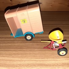 VINTAGE BRITAINS LDT. 2 ZUBEHÖRTEILE TRICHTERWAGEN PFERDEANHÄNGER