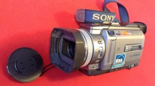 Sony Digi Handycam 3CCD DCR-TRV940E MiniDV 150x Digital Zoom