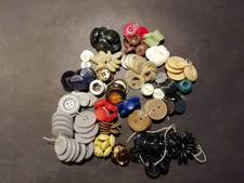 300 g Knöpfe Konvolut Knopfmischung - viele Farben und Größen