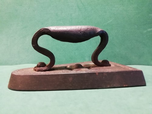 Altes bügeleisen metall - metall, eisen