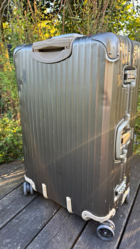Rimowa topas titanium pre lmvh - rimowa,