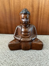Buddha-Figur in Holz-Optik