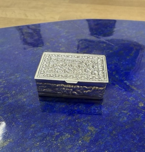 Kleine pillendose aus silber - aus,
