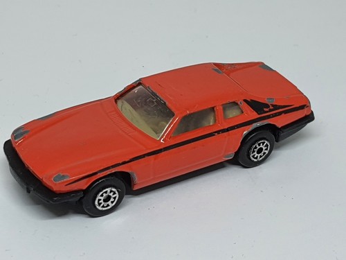 Jaguar in rot - jaguar,