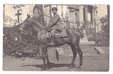 Foto AK Landser Reiter Kavallerie Sattel Pferd Schmiss offizier Kirche