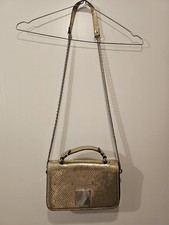 Stilvolle, goldfarbene