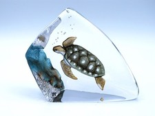 MALERAS: MATS JONASSON: KUNSTOBJEKT „MEERESSCHILDKRÖTE“, SIGNIERT UND BESCHRIFTE