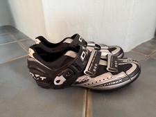 MTB-Schuhe Unisex DMT Größe 43, schwarz-silber, passend für Klick-Pedale
