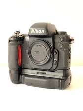 Nikon F100 m. MB-15, Kleinbild Analog Kamera