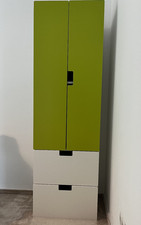 IKEA Stuva Kleiderschrank mit grünen Türen
