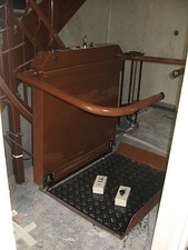 Hauslift Treppenlift Lift Rollstuhl Hebebühne Fahrstuhl Plattformlift Senioren