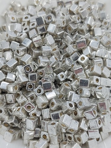 Miyuki 4mm square - gr,