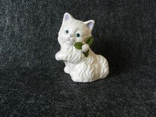 Keramik/Porzellanfigur Katze Weiß mit Blume* sitzend*