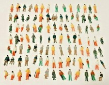 100 Figuren 1:100 Spur TT stehende + sitzende Figuren Modellbau Konvolut Set NEU