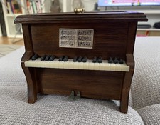 6 Untersetzer im Klavier