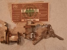 2x komplettes Schloß aus