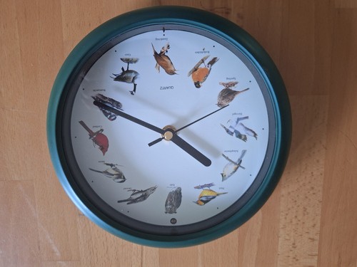 Wanduhr mit vogelstimmen - wanduhr,