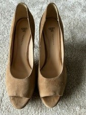 Farrutx, Peep Toe beige, Pumps, High Heels, Wildleder, Gr 40, neuwertig