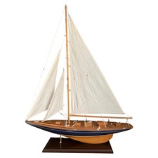 Segelyacht aus Holz der