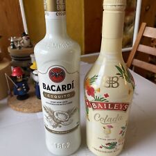 2x farbig beschichtete Glas-Flasche „Bacardi+Baileys“, gebr. zur Wiederbefüllung