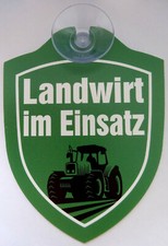 Schild mit Saugnapf Landwirt im Einsatz Traktor Feld Auto Windschutzscheibe