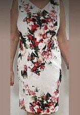 Elegantes Blumenkleid weiß