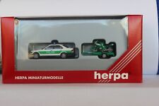 BMW 3er E36 mit Motorrad auf Anhänger Polizei   Herpa 1:87