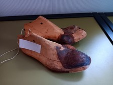 1 Paar alte Schuhleisten / Schusterleisten ,Holz @ Gr 39, seitlich Lederbelag