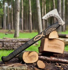 Handgefertigte Wikingeraxt mit Runen – Klinge aus Kohlenstoffstahl mit Lederbezu