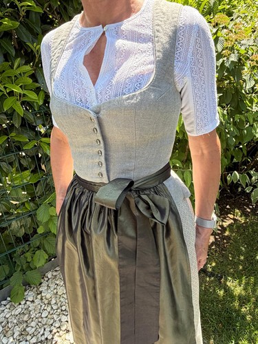 Massgeschneidertes dirndl von - dirndl,