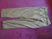 grüne Satin-Hose, Größe 40