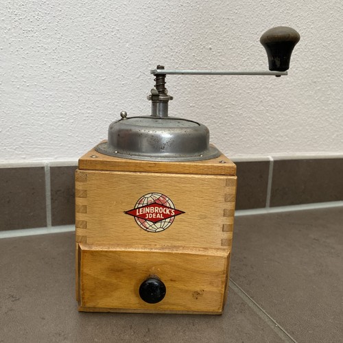 Antike kaffemühle aus holz - antike,