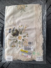 Mitteldecke Weihnachten 85 x 85 cm, ecru/grün mit Glanzgarn und Häkelborte