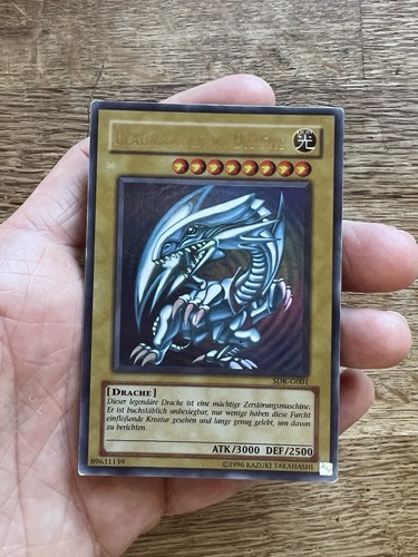 Blauäugiger weißer drache - blauäugiger,