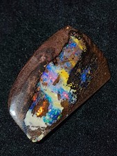 Koroit Boulder Opal, 28,45ct, Front poliert, spektakuläres Farbspiel