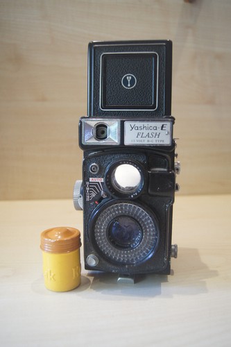 Yashica flash yashinon 80mm - flash,