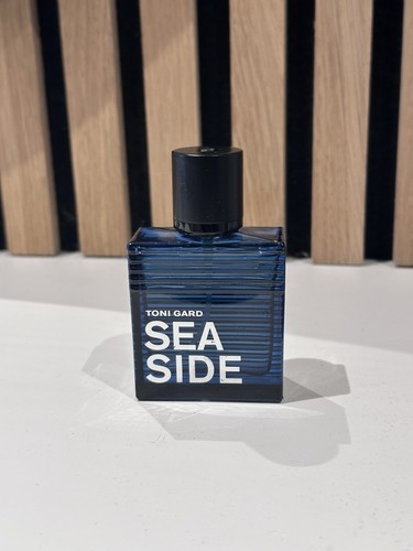 Toni gard sea side - side, man