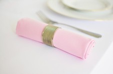 FEINE STOFFSERVIETTEN