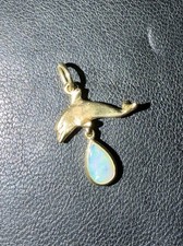 Goldener Delphin mit Opal *