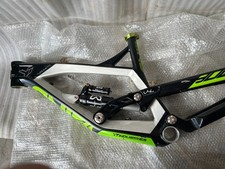 YT Tues 2.0 Downhill MTB