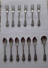 Besteck-Set mit Rosenmuster 6