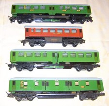 2  4-achs. Personenwaggons lang, Packwaggon lang, Speisewaggon  Stadtilm  Spur S