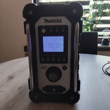 Makita Baustellenradio DMR102, Inkl. Akku und Netzteil
